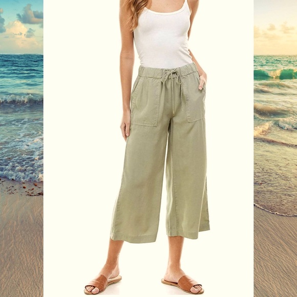 T X S by thread & supply Pants - NWOT TXS by Thread and Supply Sage Color Wide Leg Crop Pants Size M